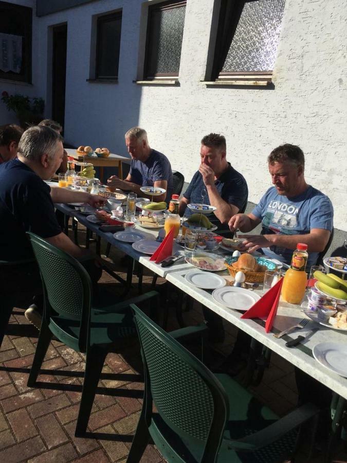 Triebener-Hof Hotell Quierschied Eksteriør bilde